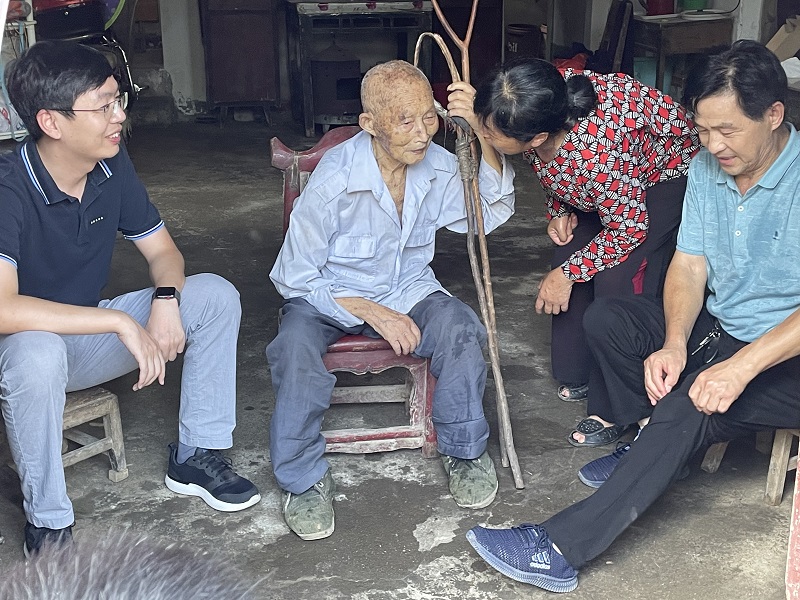 區(qū)人大代表、集團副總馮小龍走訪潘塘福利院為老人送關(guān)懷